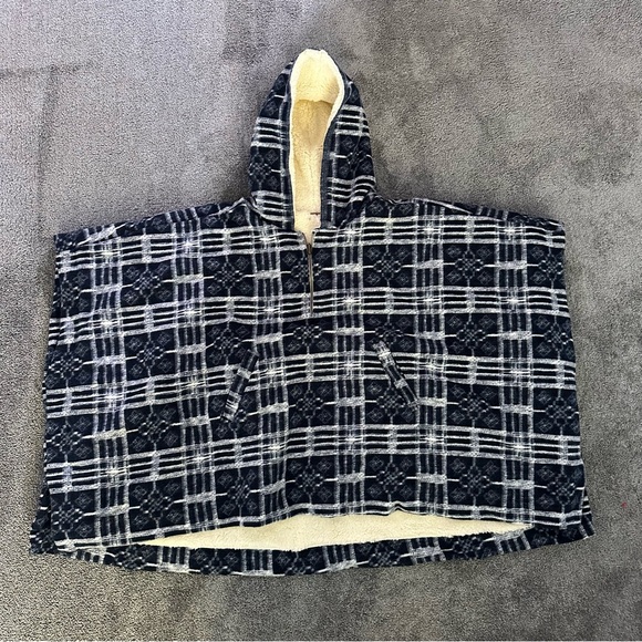 Free People Miss You Poncho - NWOT - Picture 9 of 9